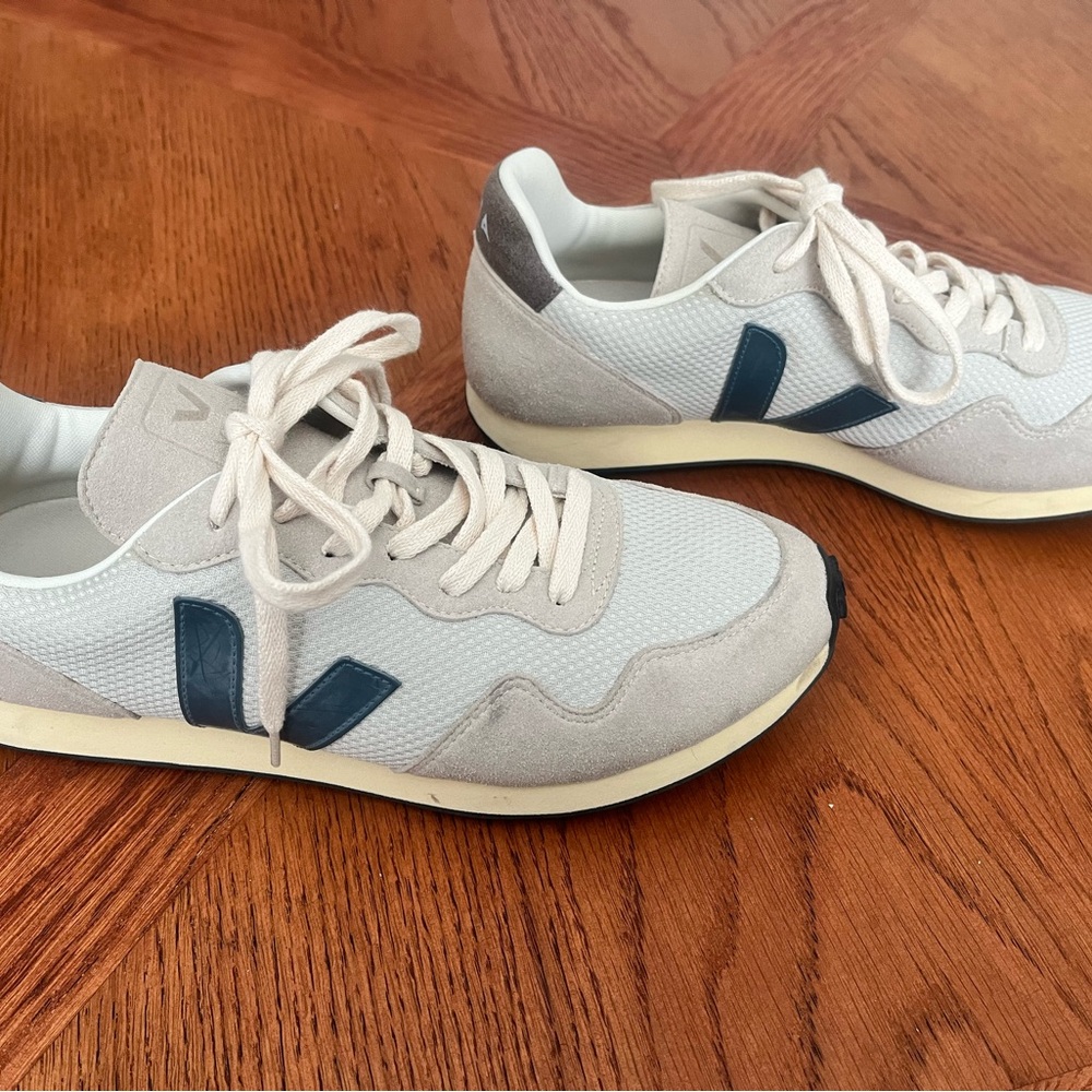 Veja Men's Cream and Navy Sneakers